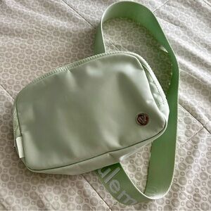 Lululemon everywhere belt bag in kohlrabi green